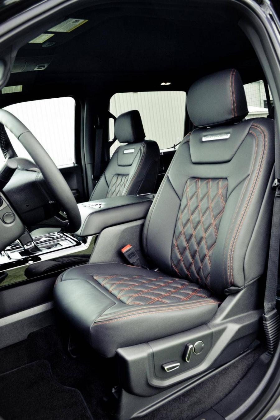 Интерьер Ford F-150 Harley-Davidson 2019 года  (фото 18 из 36)